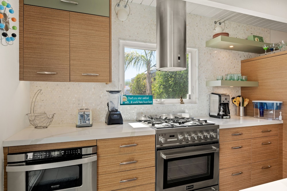 Mid Century Ranch Private Resort style Pool - photo 16