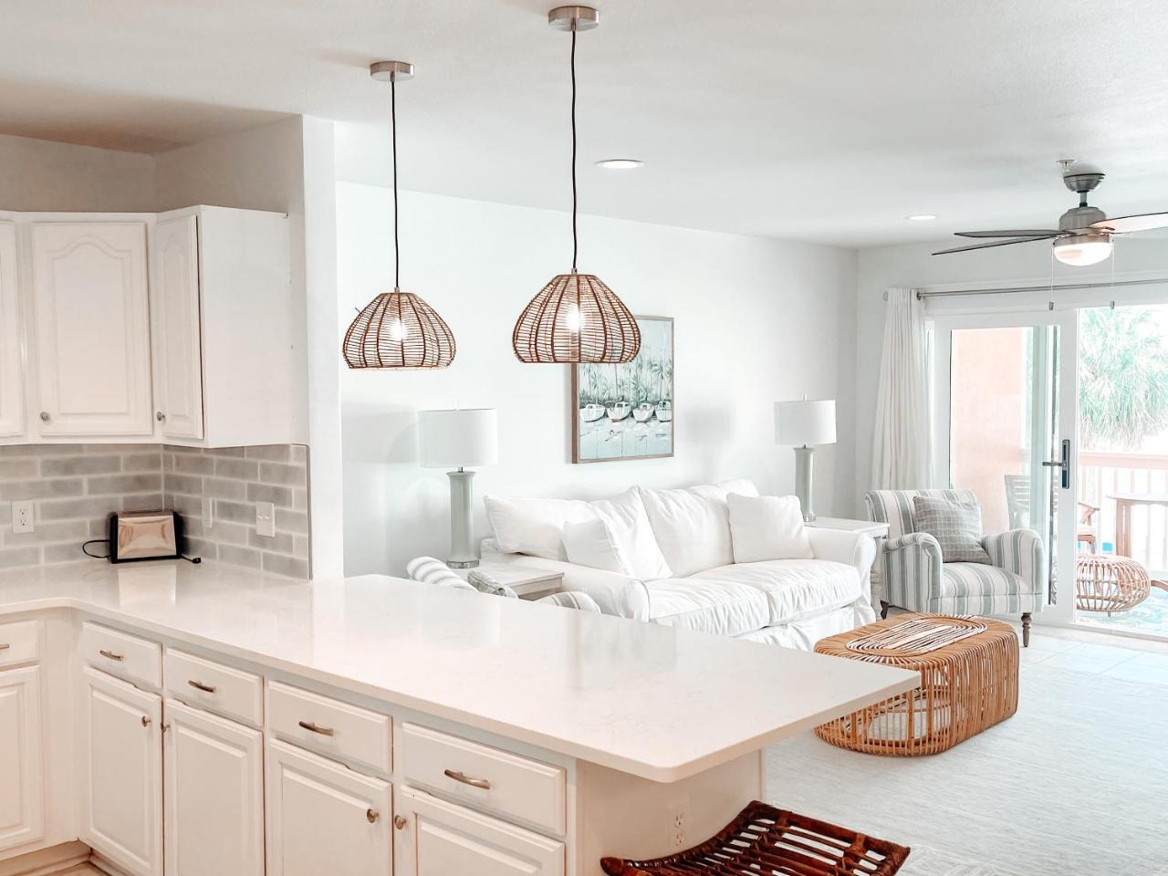 Sand Buckets Unit B Ocean View Beach Townhouse — 4-Star Luxury Hotel in Mexico Beach, United States
