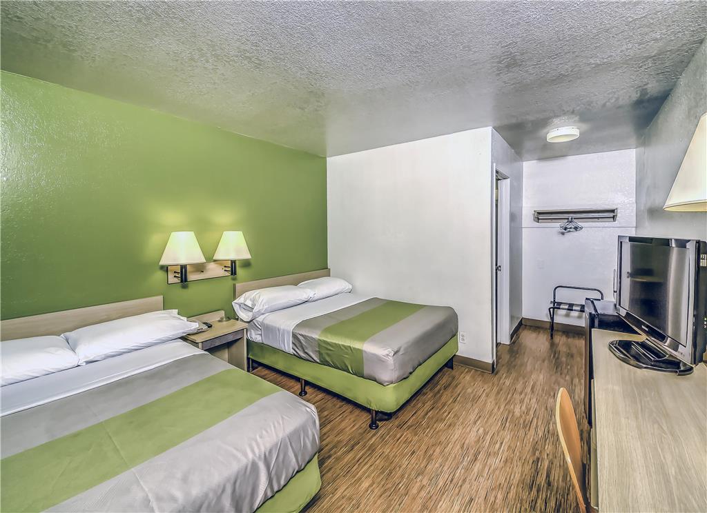 Motel6 Colorado Springs CO South Metro Area - photo 14