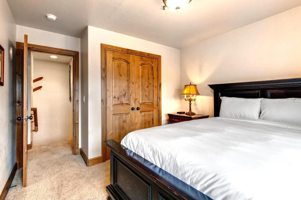 KBM Resorts Walk to Lifts and Main St Rent 1416 and 1418 Townhomes together Pri Hot tub PPS 1418 - photo 17