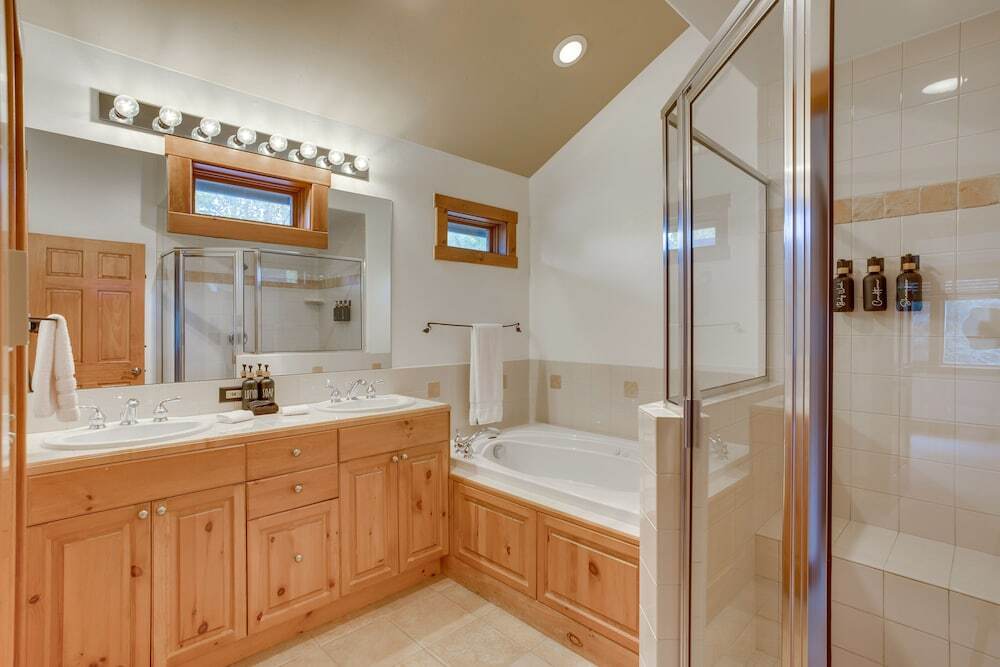 1 Mi to Beaver Creek Resort Townhome with Hot Tub - photo 16