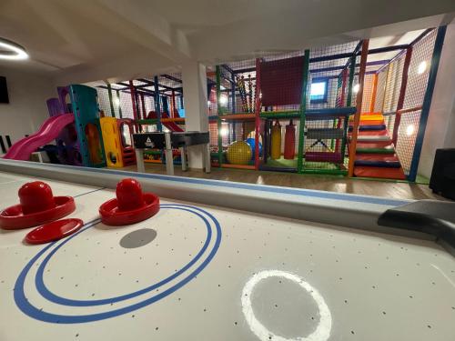 Aparthotel Rabiań SKI 10metrów do wyciagu połączonego z całą Kotelnicą na miejscu wypoożyczalnia z serwisem in Bialka Tatrzanska, Poland