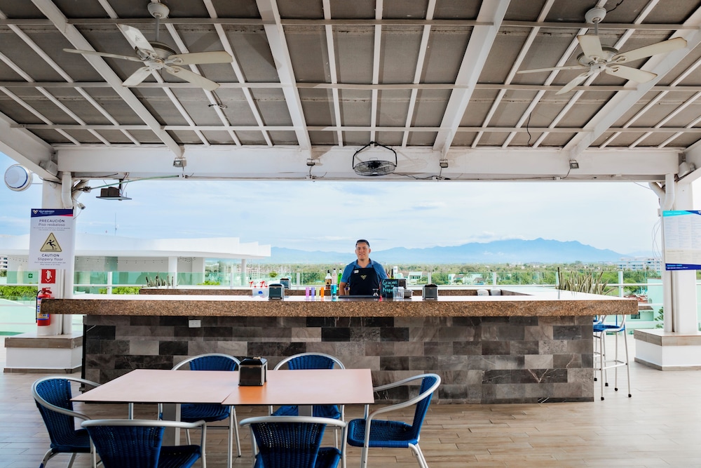 Poolside bar