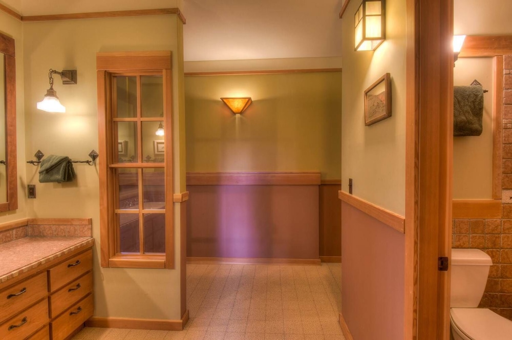 Luxury Northstar Palace w Hot Tub & Games - photo 14