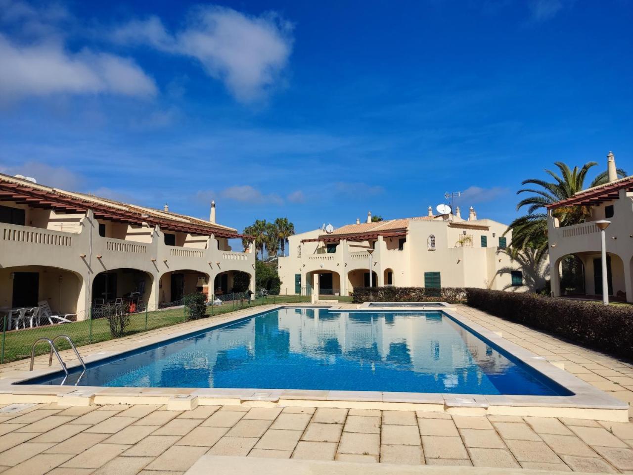 61 Casa Pitta Manau Casas & Papéis — 4-Star Luxury Hotel in Porches, Portugal
