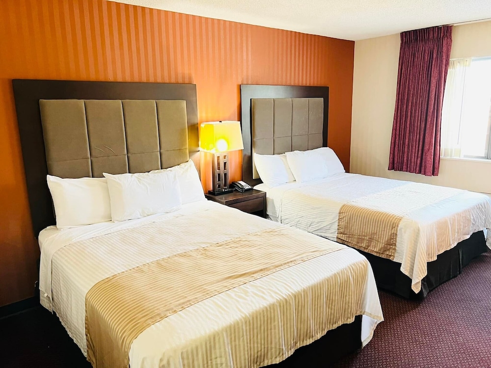 Super 8 by Wyndham Fort Scott - photo 7