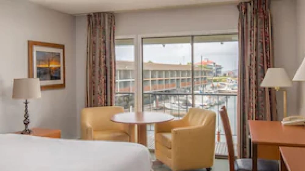 Astoria Riverwalk Inn - photo 16