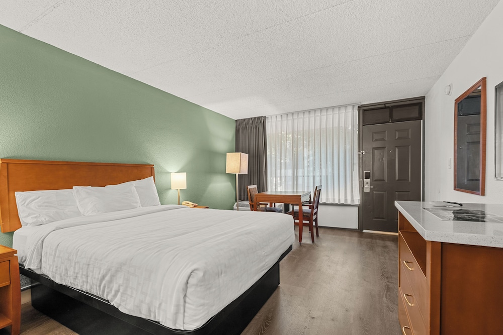 Vagabond Inn Executive Old Town - photo 21