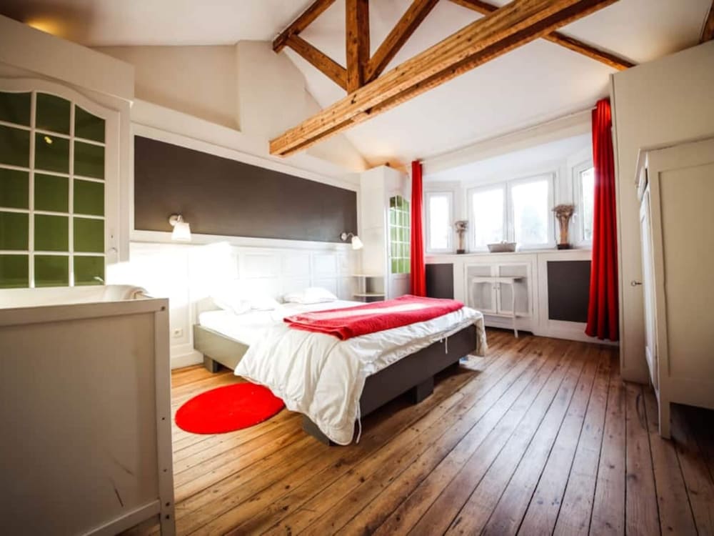 Modern Holiday Home in Hastiere With Sauna — 4-Star Luxury Hotel in Hastiere-Lavaux, Belgium
