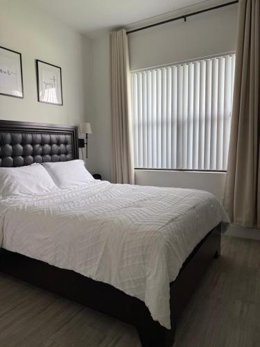 Casa Blanca Private Suite — 4-Star Luxury Hotel in Lehigh Acres, United States