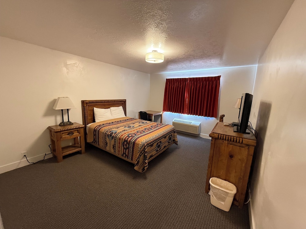 Four Corners Inn - photo 6