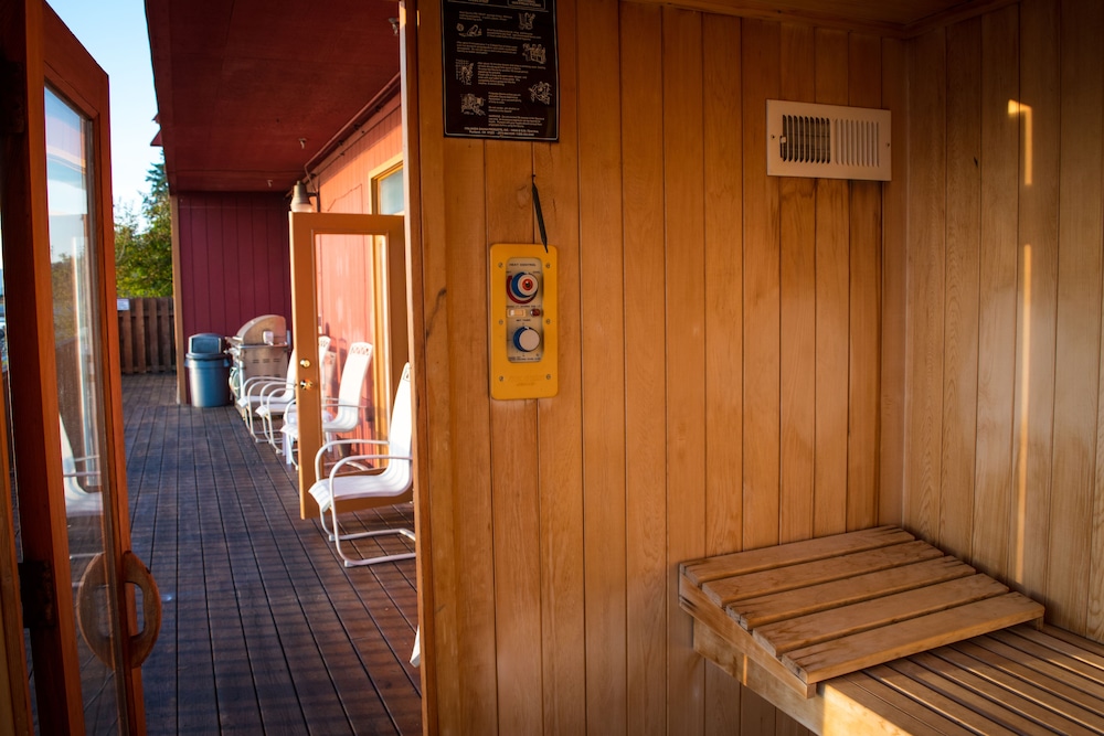 Cascade Creek Inn & Charters - photo 15