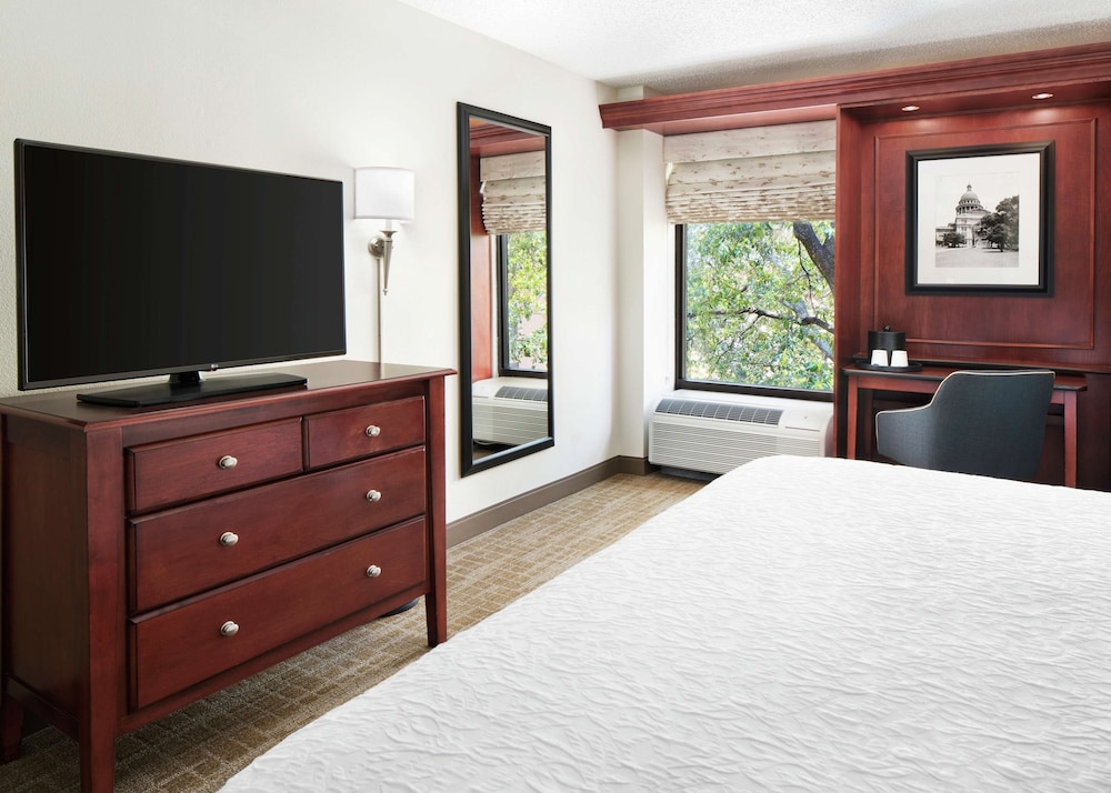 Hampton Inn Austin North @ I 35 & Hwy 183 - photo 13