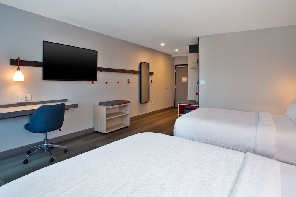 avid hotel Detroit Warren by IHG - photo 11