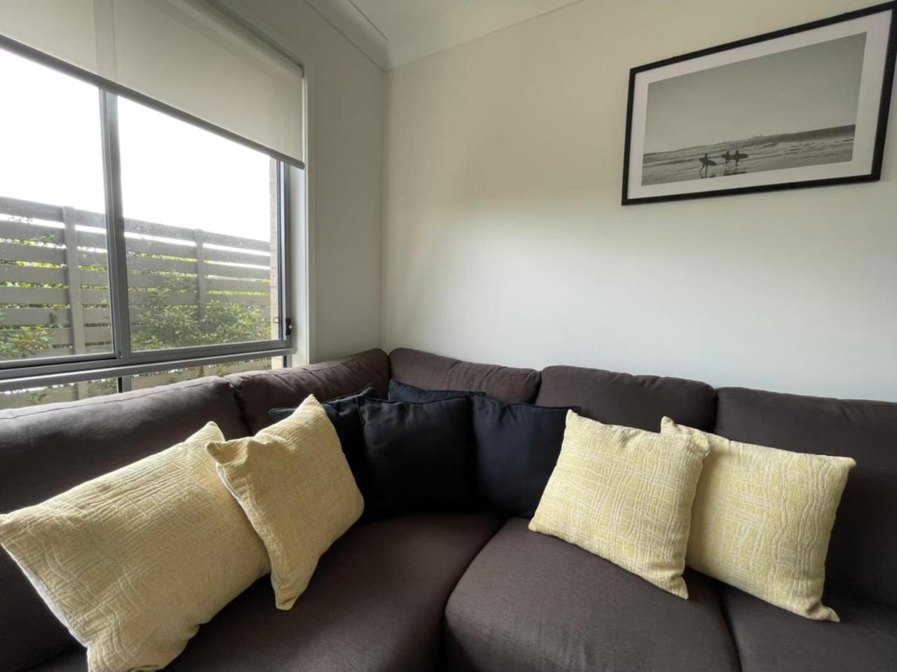 Family Holiday Vibe House in Dakabin — 4-Star Luxury Hotel in Dakabin, Australia