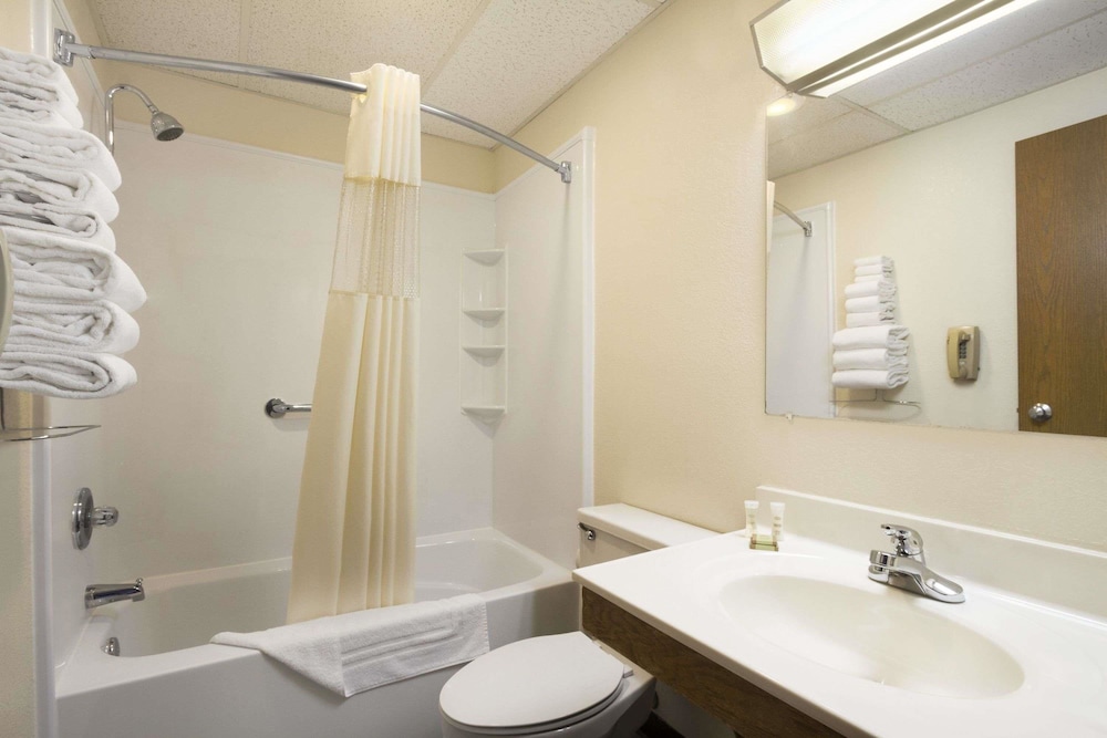 Super 8 by Wyndham Cuba - photo 24