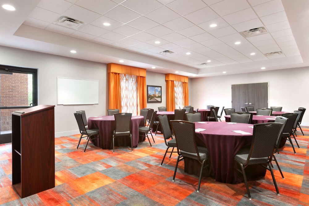 Hampton Inn North Olmsted Cleveland Airport - photo 20