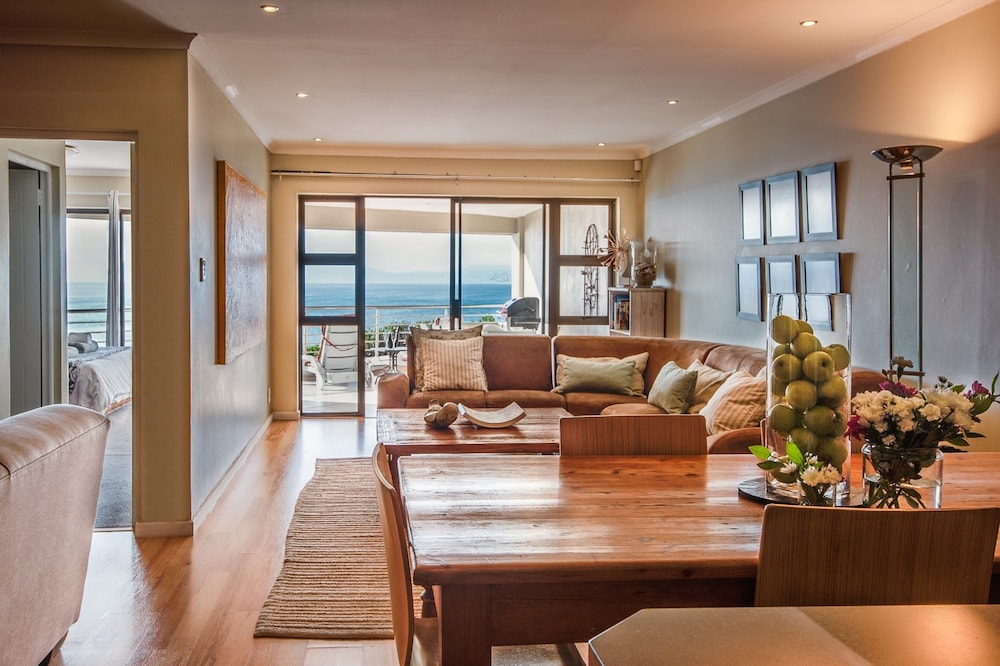 The Lookout at Whale Cove — 4-Star Luxury Hotel in Hermanus, South Africa