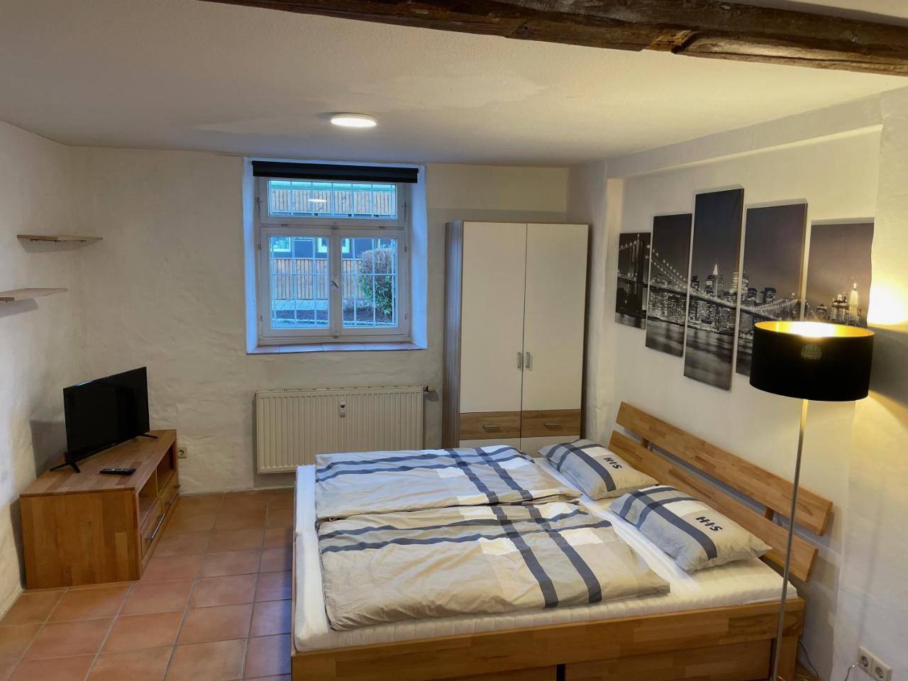 4 Betten in 3 Zimmer Wohnung mit WLAN TV und Garten — 4-Star Luxury Hotel in Schwieberdingen, Germany