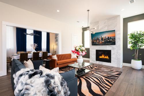 Thompson Luxuries Huge 4BR Townhome Close to Downtown — 4-Star Luxury Hotel in Houston, United States