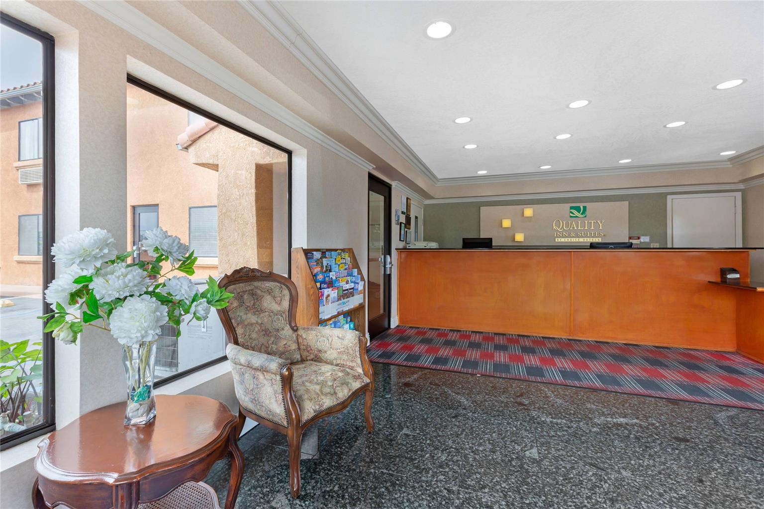 Quality Inn & Suites Oceanside near Camp Pendleton - photo 4