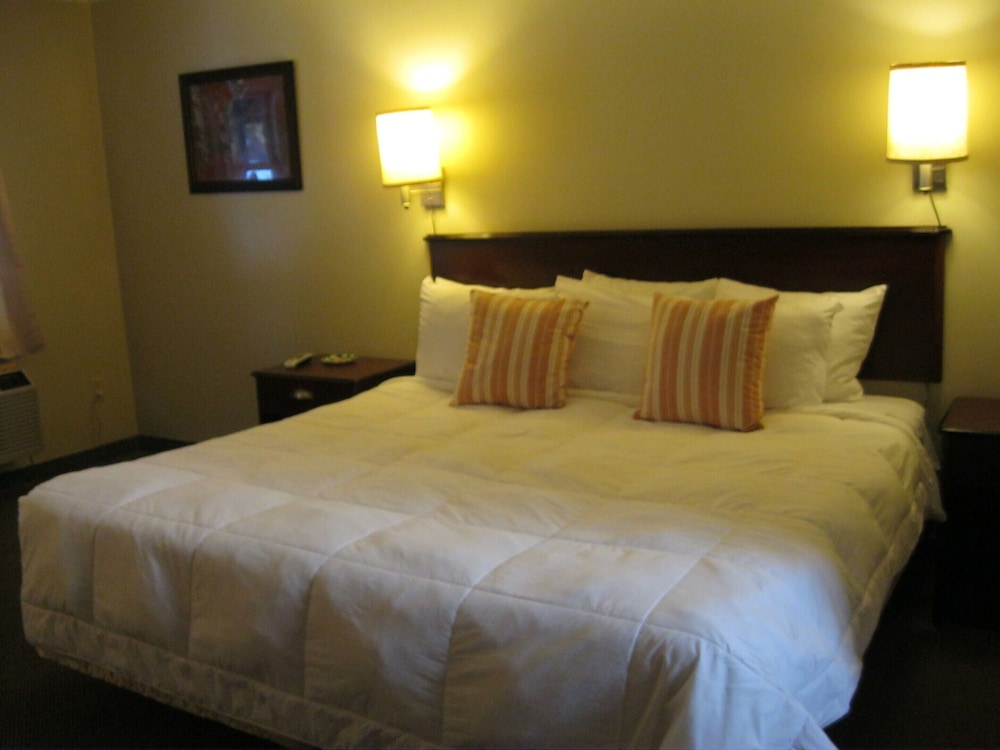 Cedar Hill Lodge - photo 6