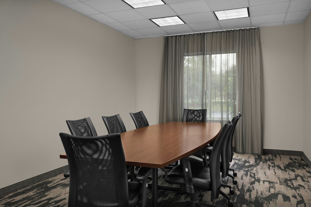 Fairfield by Marriott Inn & Suites Emporia I 95 - photo 34