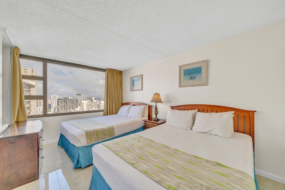 Standard Ocean View Condo 35th floor views Free parking & Wifi by Koko Resort Vacation Rentals Honolulu - photo 6