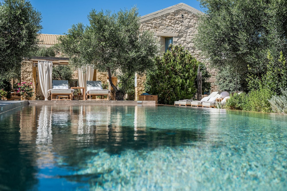 Villa Dimi — 4-Star Luxury Hotel in Chania, Greece