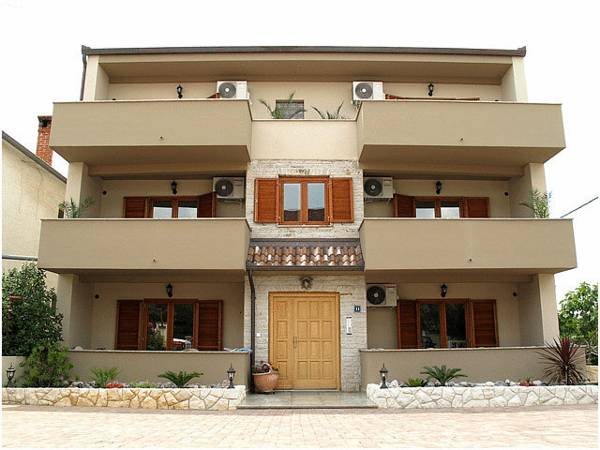 M&M Apartments — 4-Star Luxury Hotel in Biograd Na Moru, Croatia