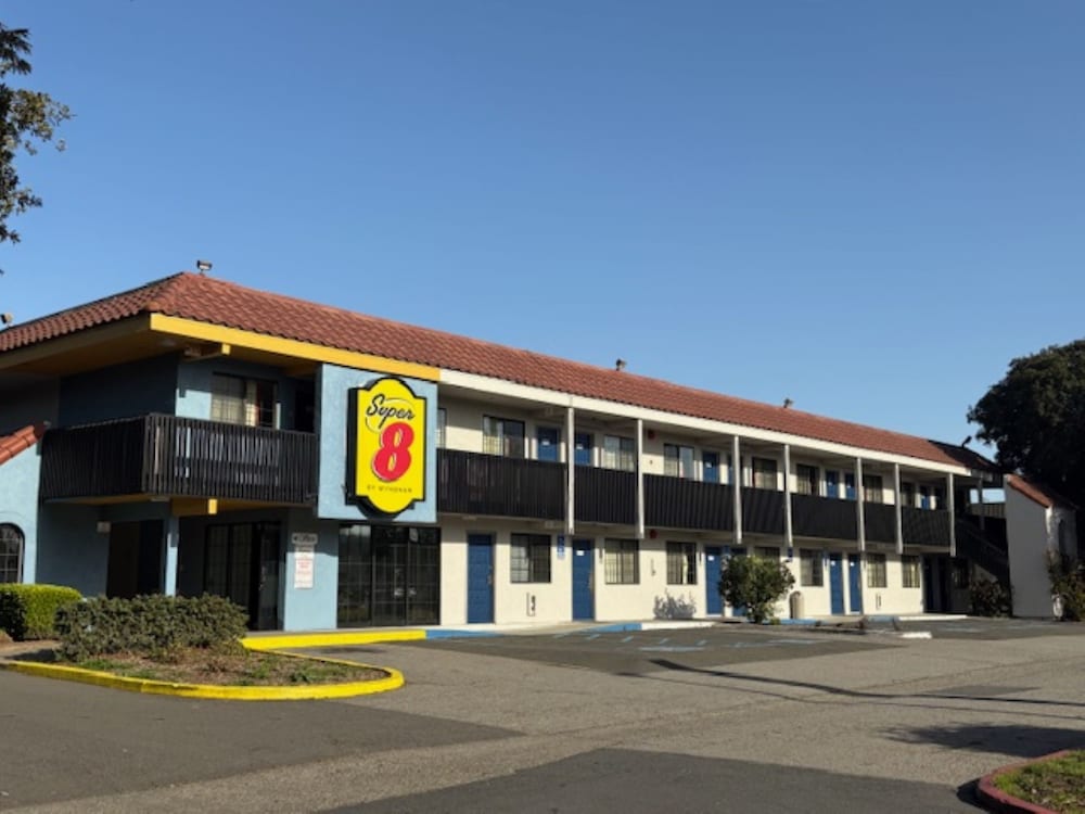 Super 8 by Wyndham Petaluma — hotel in Petaluma