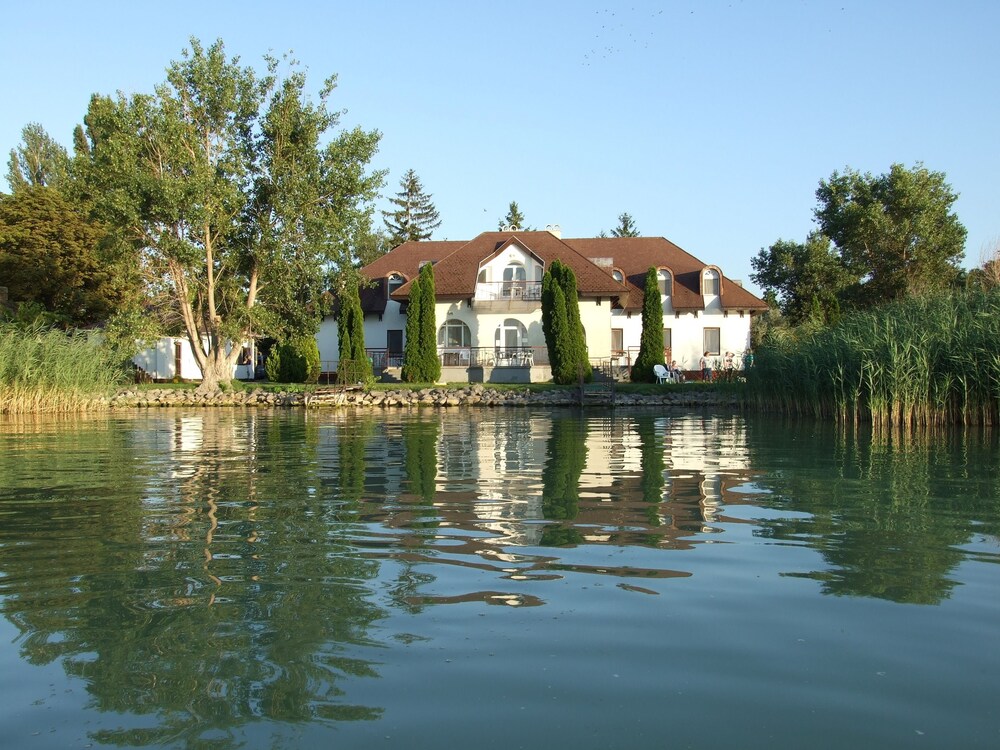 Aranyhíd Hotel in Balatonboglar, Hungary