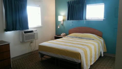 InTown Suites Extended Stay Denver CO Englewood - photo 4