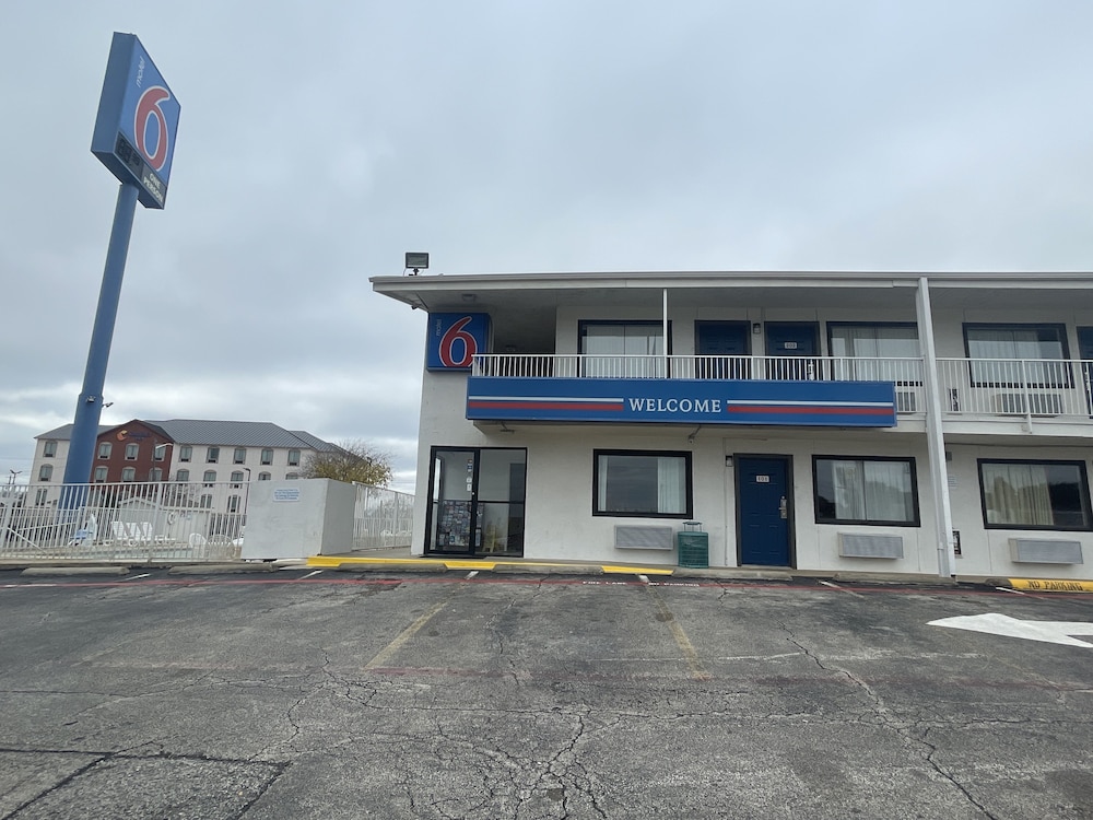 Motel 6 Denton Tx Unt - photo 51