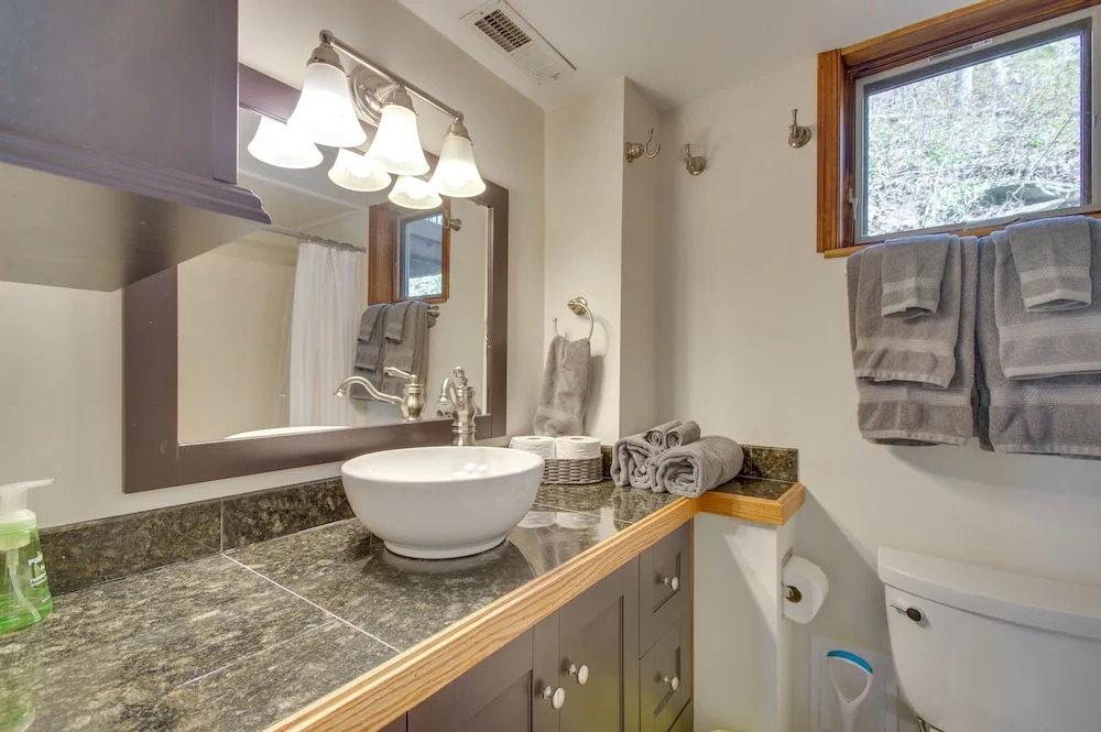 Cozy Hillside Hideaway in Wintergreen Resort - photo 11