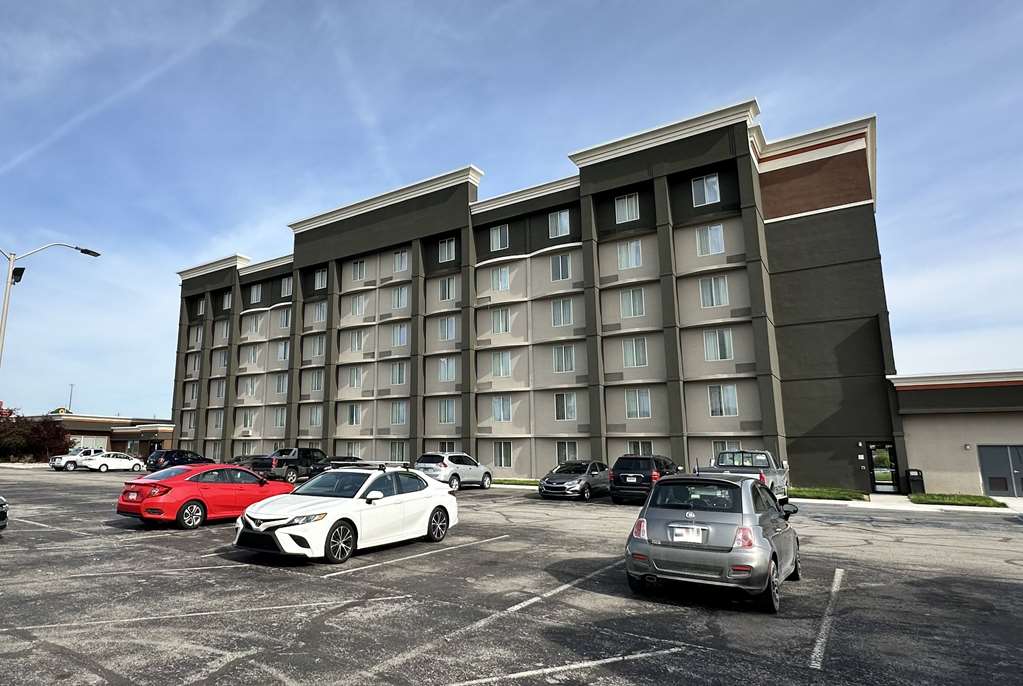 La Quinta Inn & Suites by Wyndham Indianapolis South - featured photo