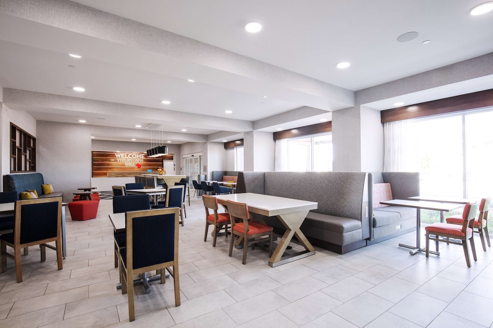 Hampton Inn by Hilton Green Bay Stadium - photo 2