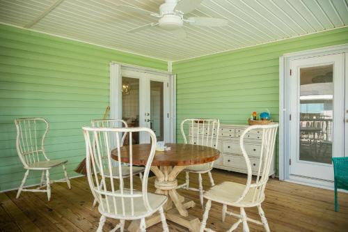 Mermaid Manor by Oak Island Accommodations - photo 26