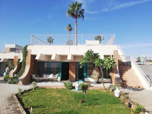 Chalet NEMO vista mare Sharks Bay Sharm el Sheikh — 4-Star Luxury Hotel in Sharm El-Sheikh, Egypt