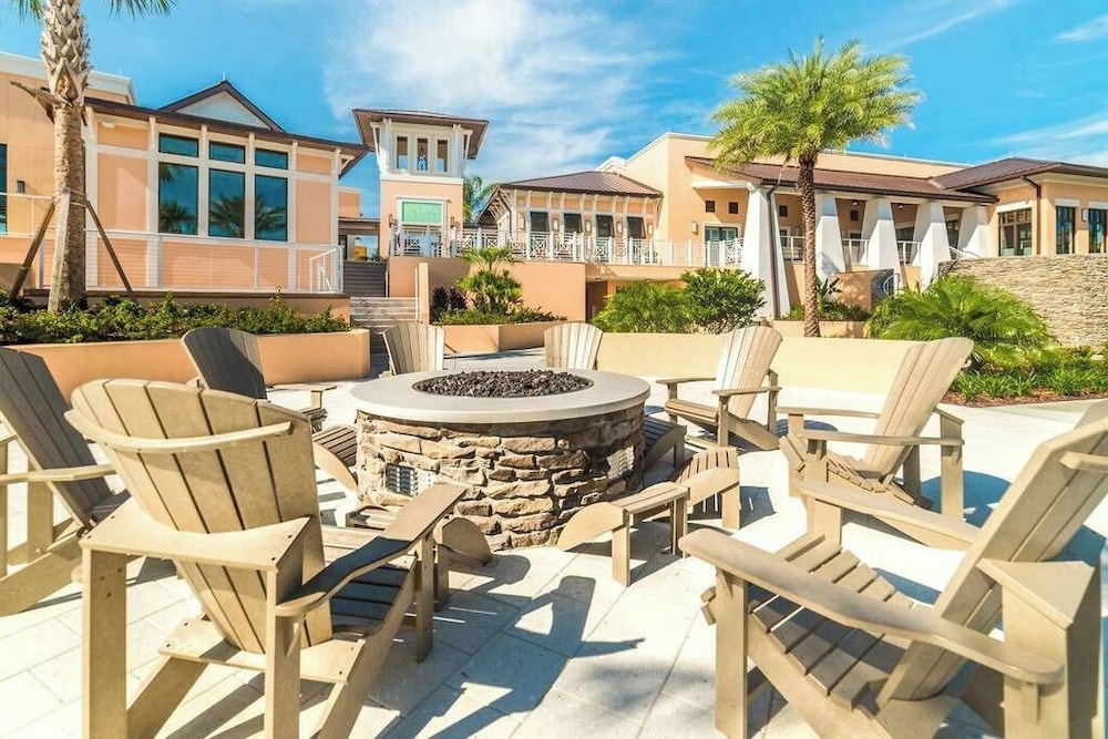 Chic Resort Villa: Themed Rooms Pool & Game Room - photo 82