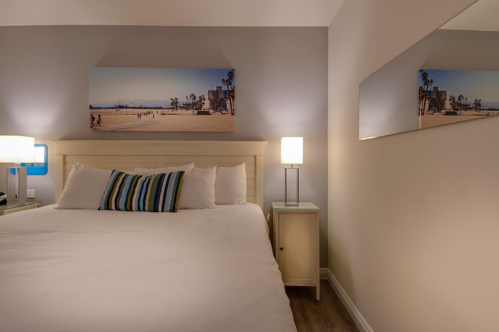 Bayside Hotel - photo 17