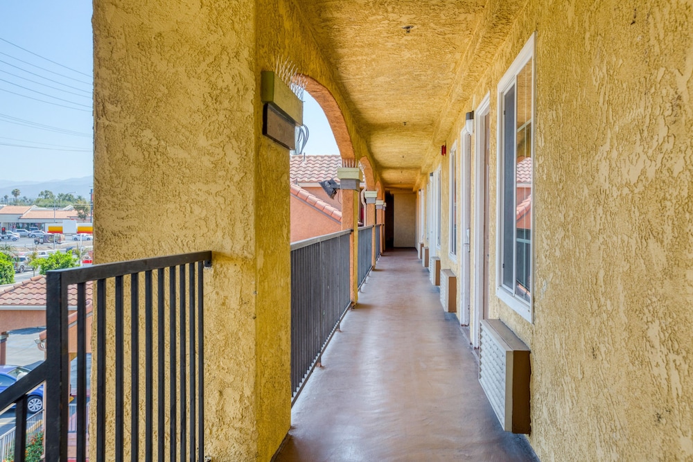 Heritage Inn And Suites - photo 27
