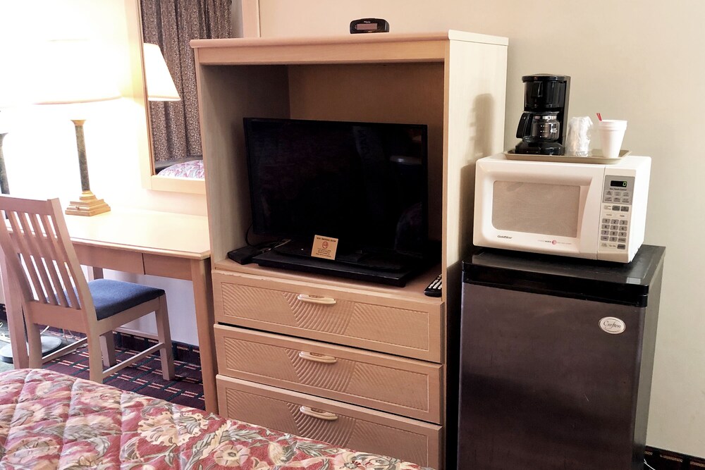 OYO Hotel Starlite Seneca Falls - photo 28