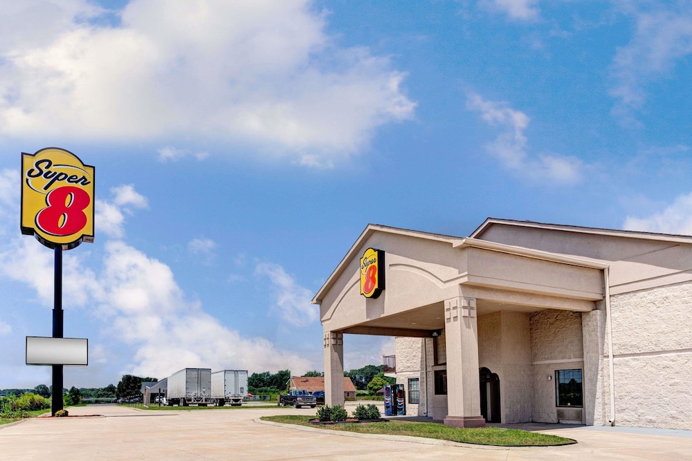 Super 8 by Wyndham Clarksville East in Clarksville, United States