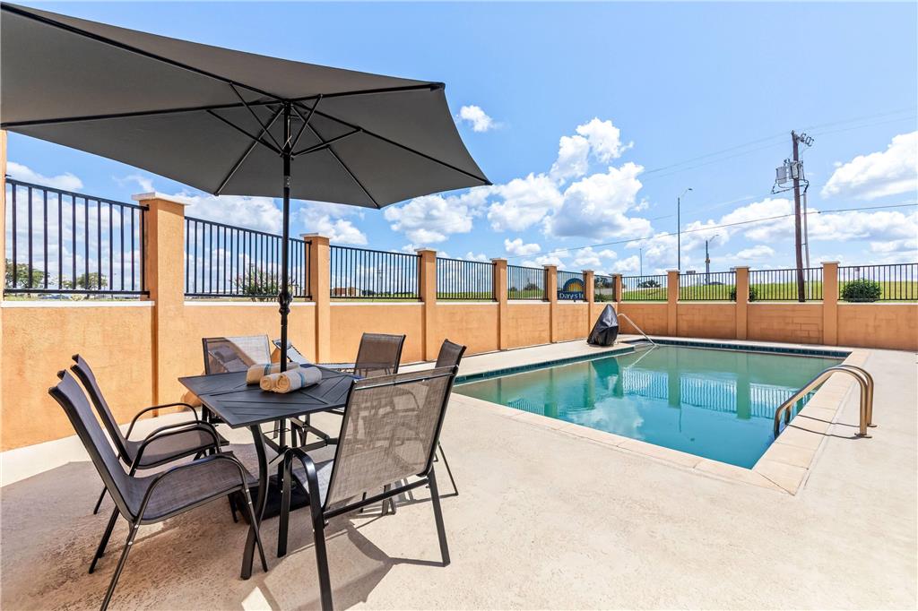 Days Inn by Wyndham Rockdale Texas - photo 8