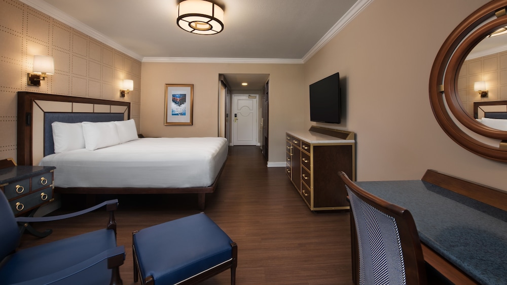 Disney's Yacht Club Resort - photo 3