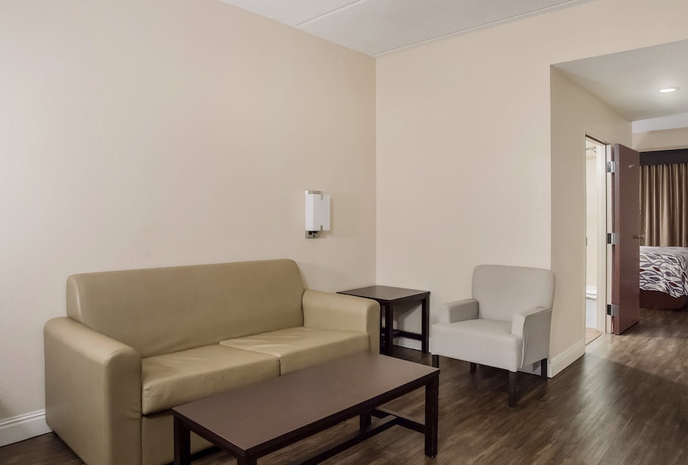 Red Roof Inn Tupelo - photo 31