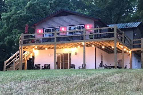 Belmont NC Riverfront 2 Bedroom Garden Suite — 4-Star Luxury Hotel in Charlotte, United States