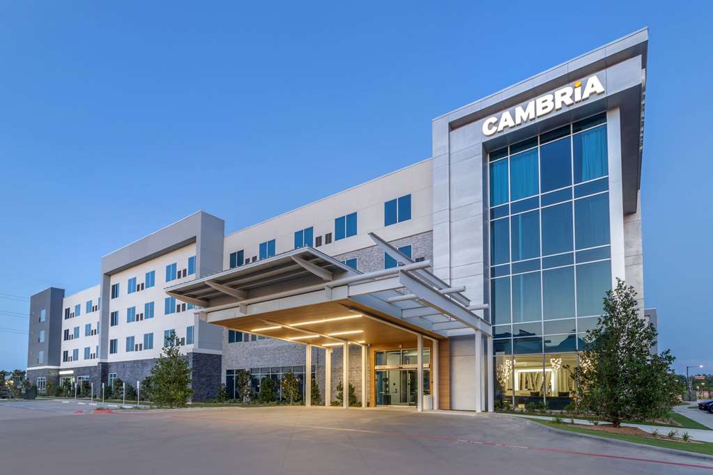 Cambria Hotel Waco University Riverfront - photo 3