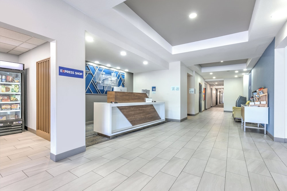 Holiday Inn Express & Suites Marshall by IHG - photo 47
